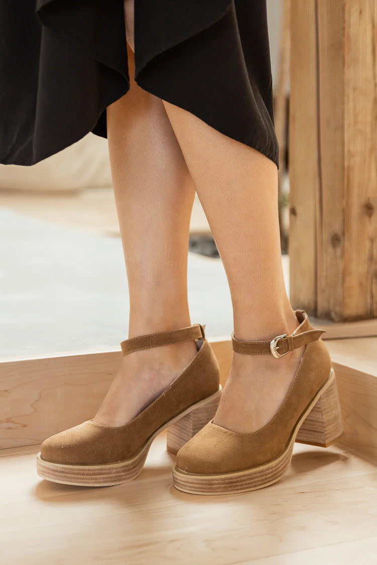 brown round toe heels