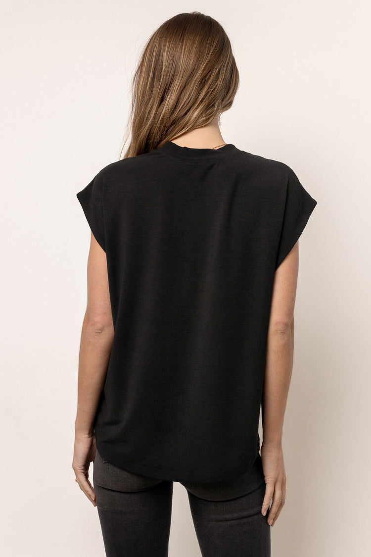 black loose fitted tee with muscle sleeves