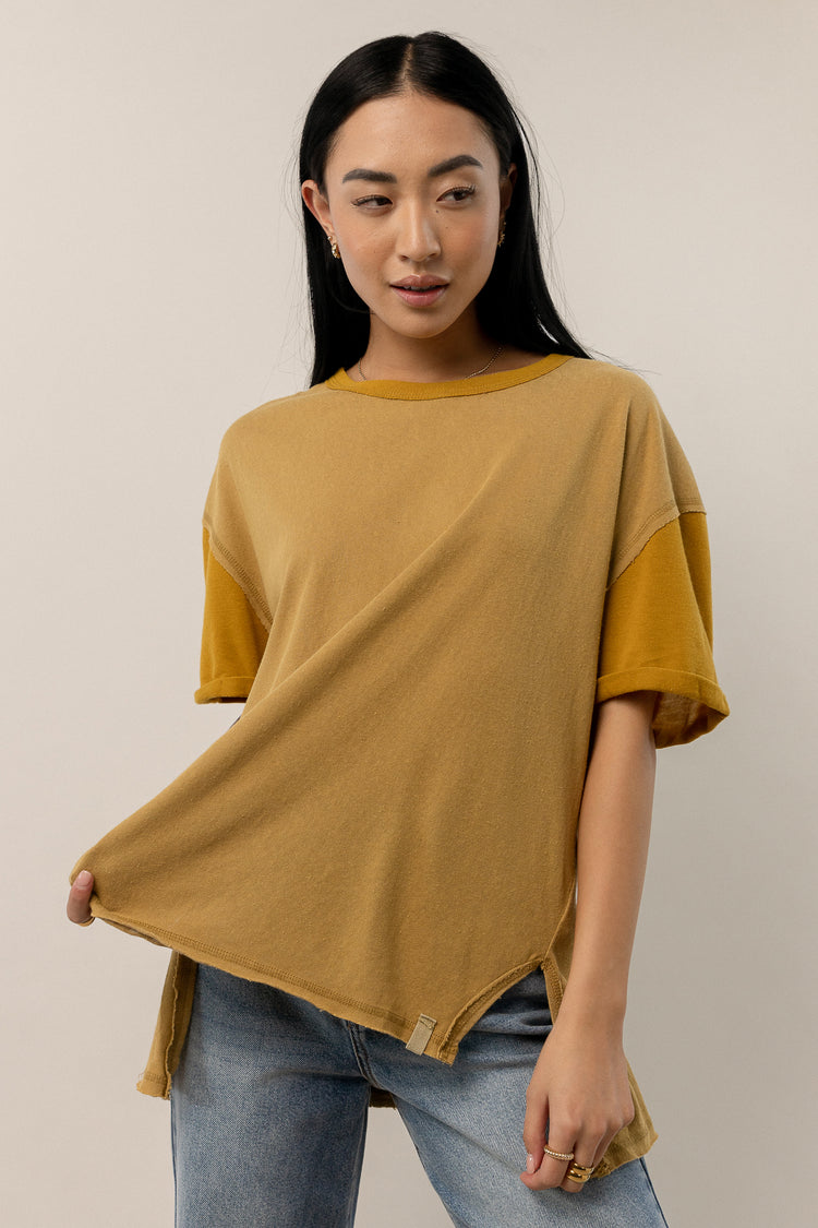 t-shirt with split hem and colorblock detail